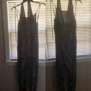 *NWOT* Halter Neck/Sleeveless Jumpsuit w/ Pockets